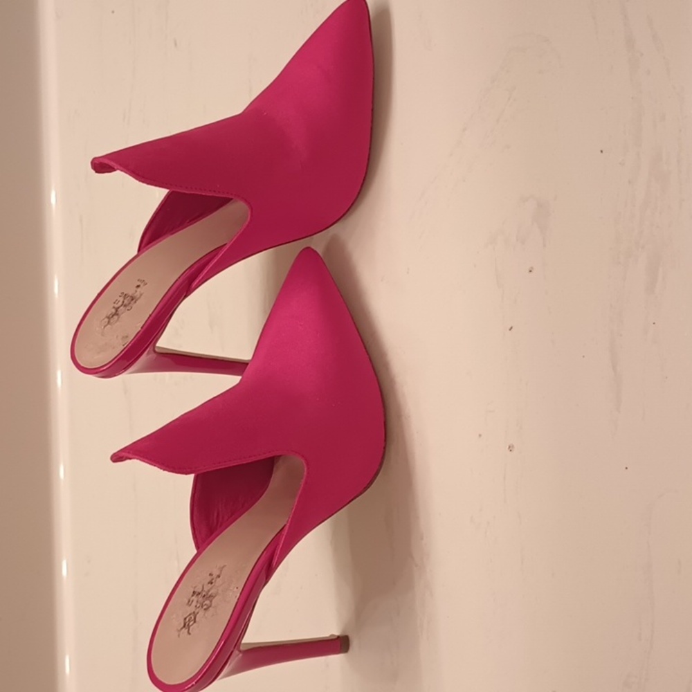 Red heels - Picture 4 of 4